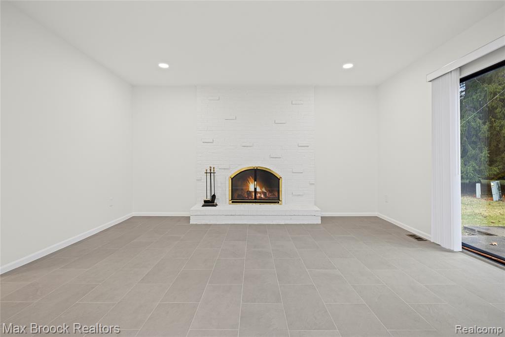 28977 Lake Park Dr. Drive, Farmington, MI 48331 — Photo 16