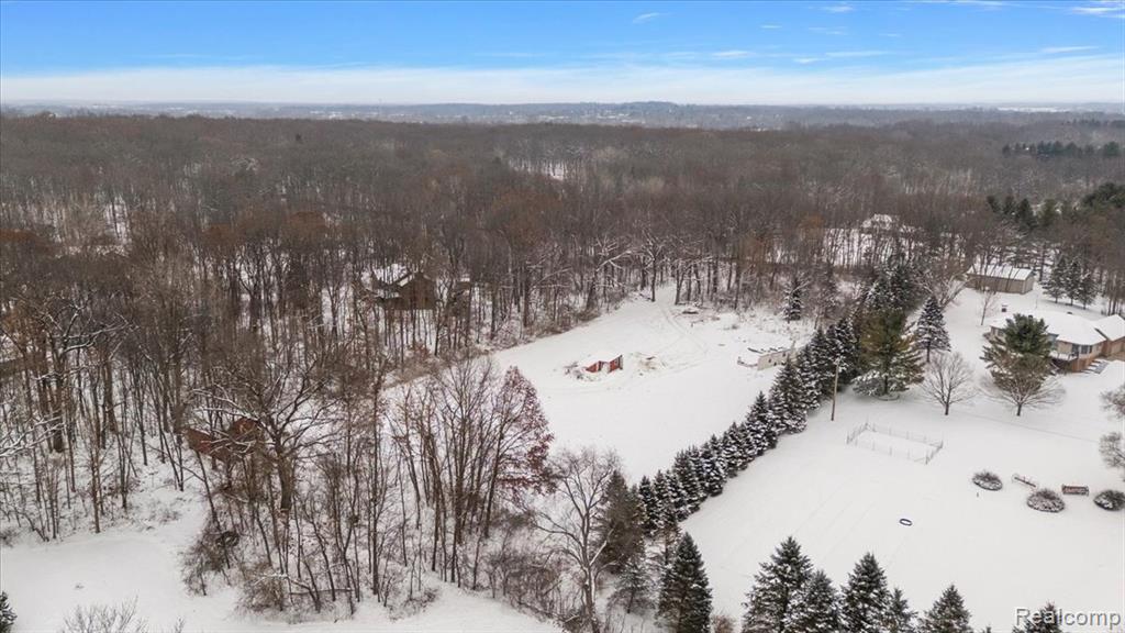700 W Maple Road, Milford, MI 48381 — Photo 16