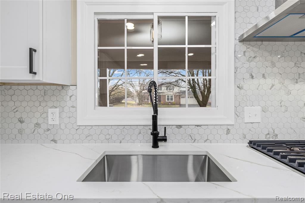 32363 Olde Franklin Drive, Farmington, MI, 48334