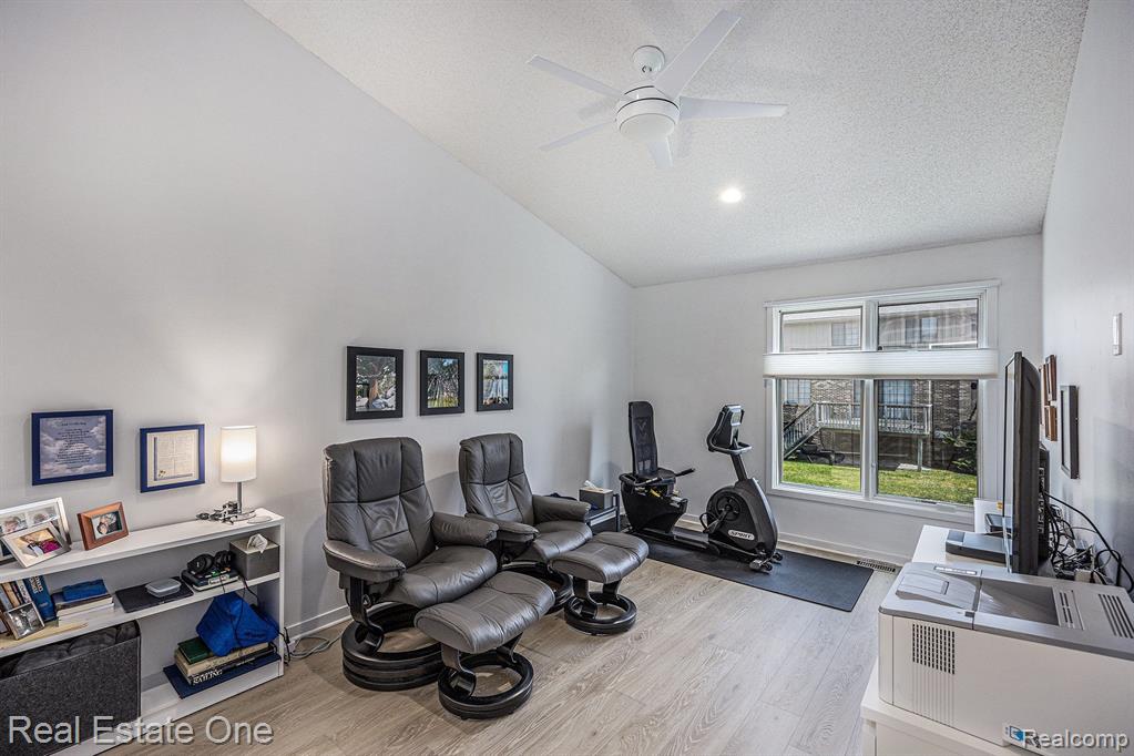 4046 FOXPOINTE Drive, Unit 131, West Bloomfield, MI 48323 — Photo 17