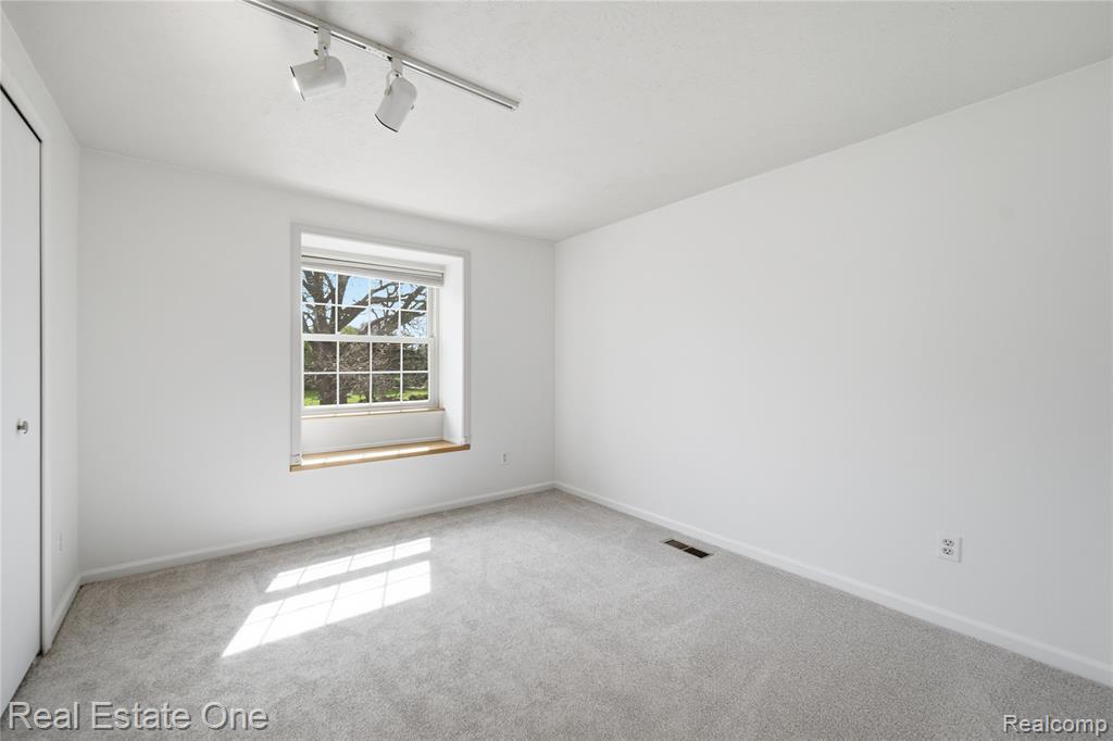 10385 Elizabeth Street, Pinckney, MI 48169 — Photo 19