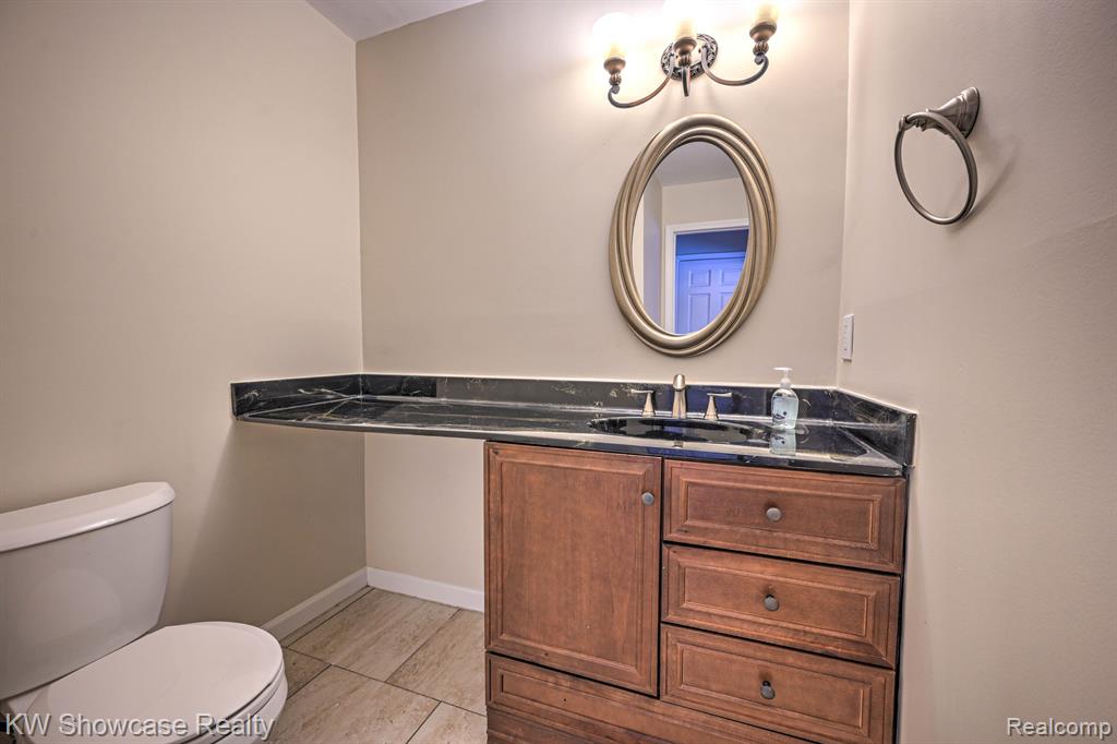 4238 STILL MEADOW Lane, West Bloomfield, MI 48323 — Photo 26