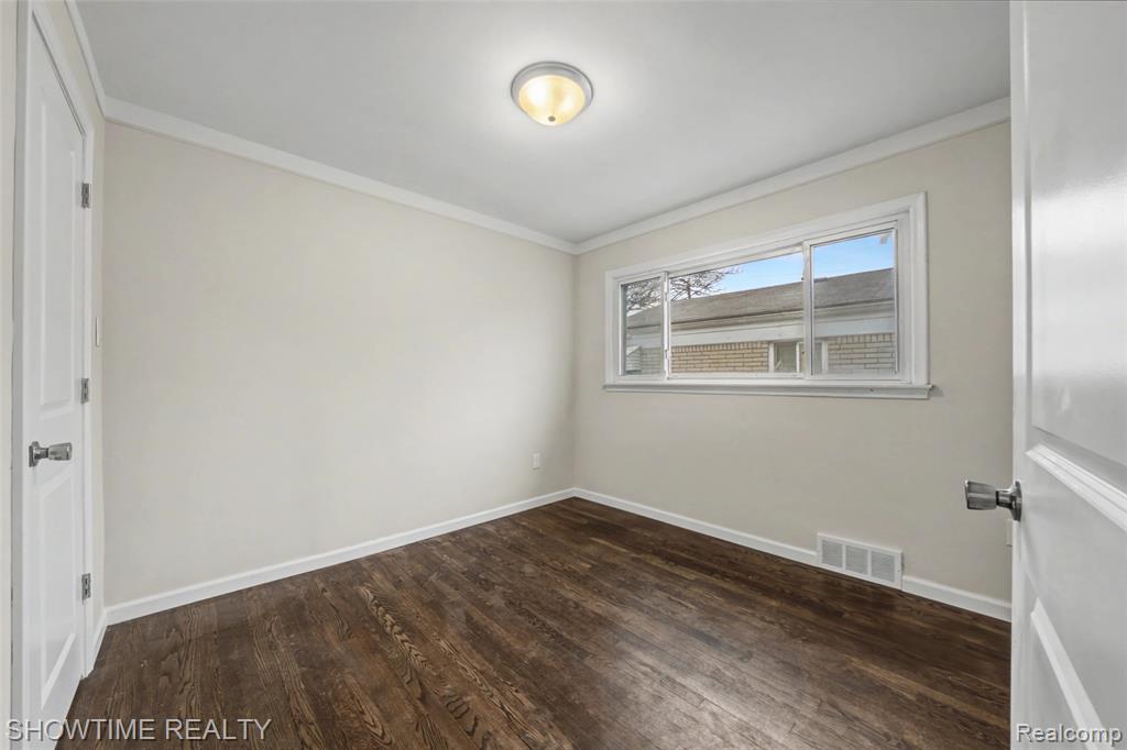 22620 Raven Avenue, Eastpointe, MI 48021 — Photo 14