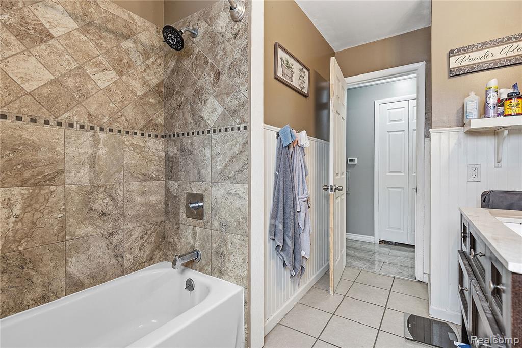 10039 Farley, Redford, MI 48239 — Photo 11