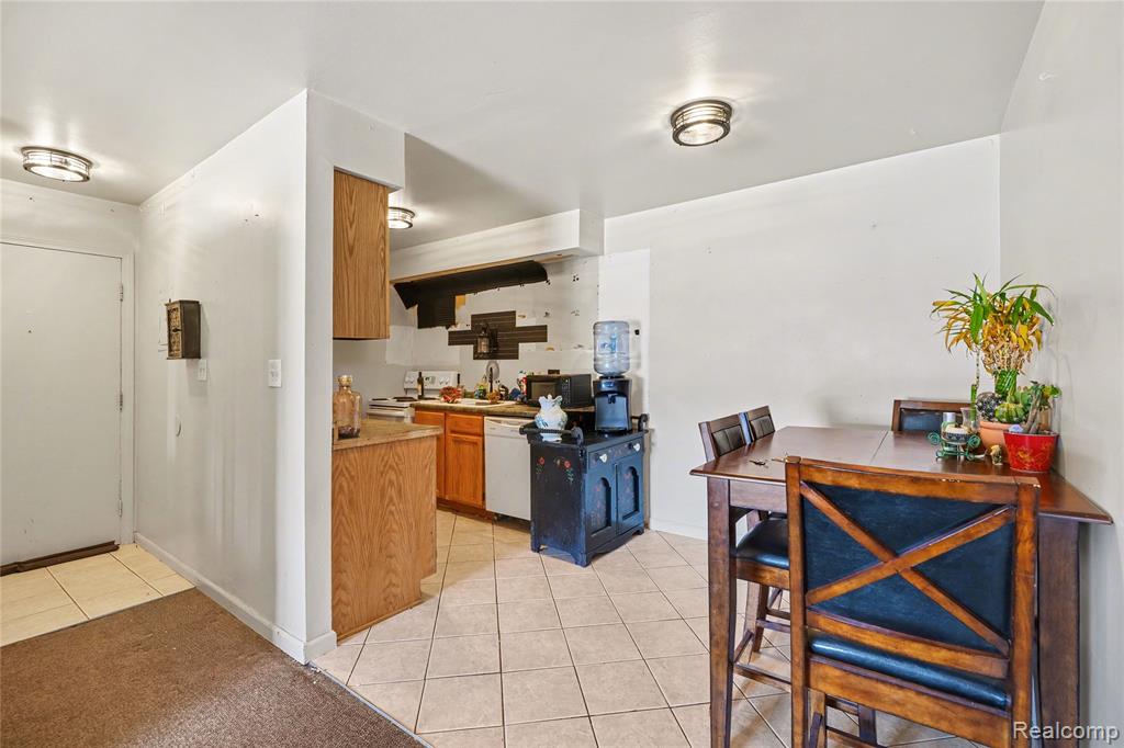 31805 Kelly Road, 25, Fraser, MI 48026 — Photo 4