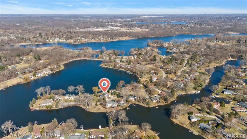 7135 CAPRI Drive, White Lake, MI 48383 — Photo 2