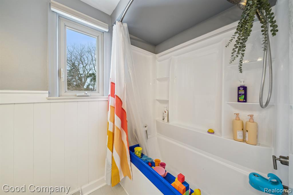3370 INDIANDALE Drive, Orchard Lake Village, MI 48324 — Photo 34