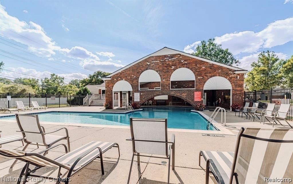 24825 Olde Orchard Street, Novi, MI — Photo 28