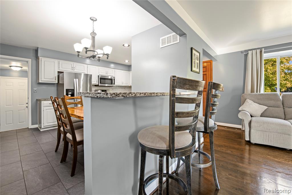 21230 Mayfair Street, Woodhaven, MI 48183 — Photo 10