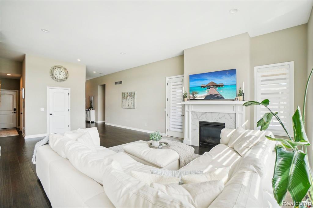 54718 LAWSON CREEK Drive, Utica, MI 48316 — Photo 10