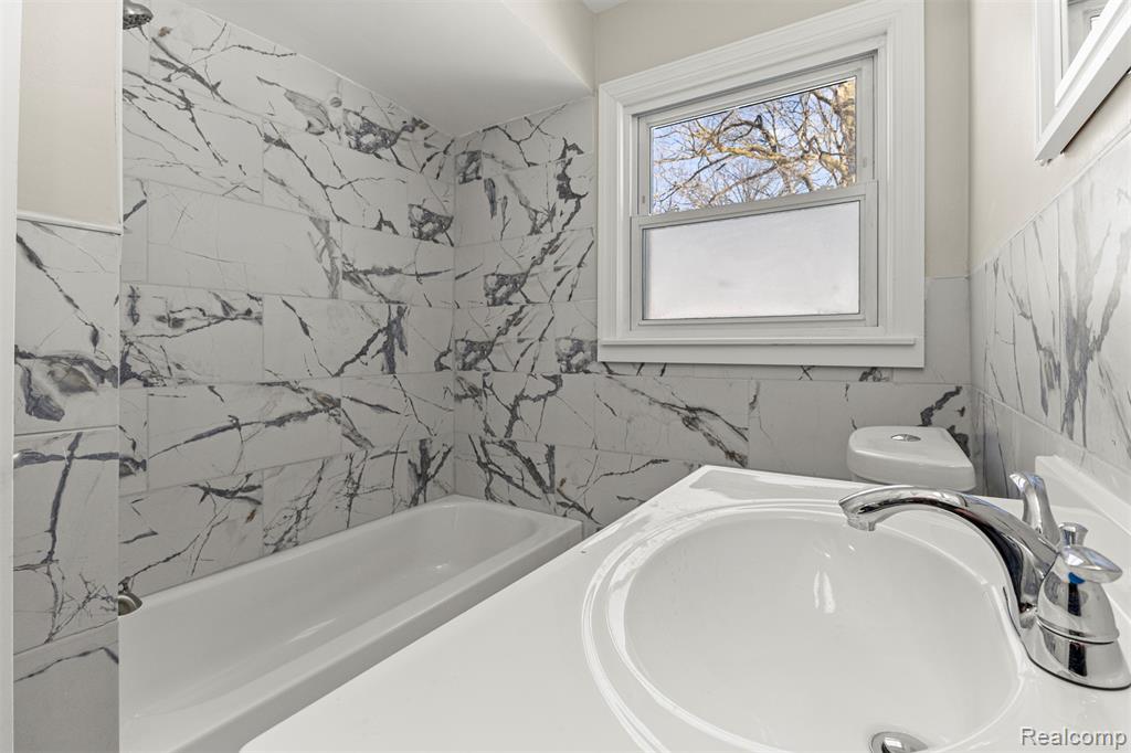 9327 Columbia, Redford, MI 48239 — Photo 27