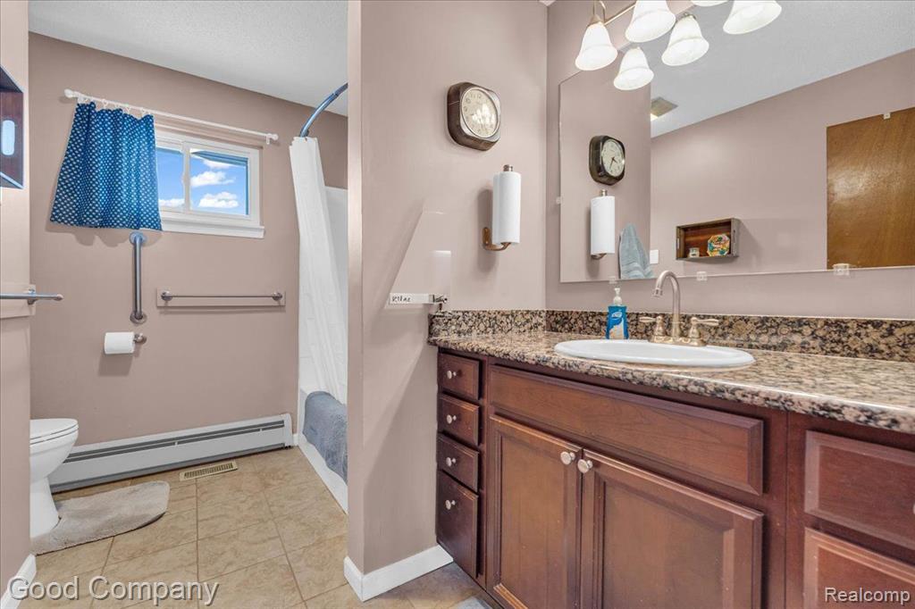 745 HOGARTH Avenue, Waterford, MI 48328 — Photo 22