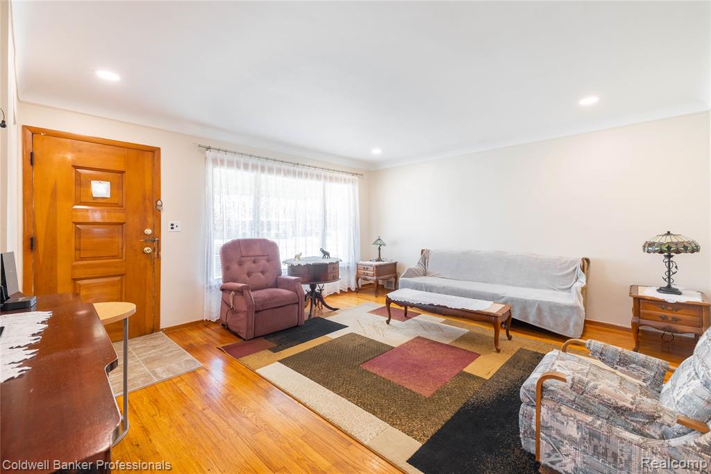 8915 Wormer Avenue, Redford, MI 48239 — Photo 3