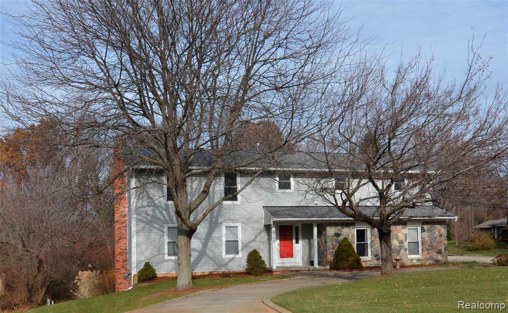 8152 Fairfield Circle, Springfield, MI — Photo 2