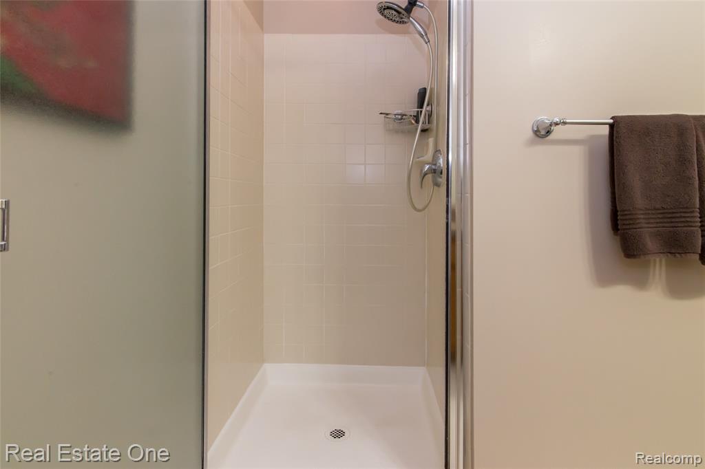 568 Woodhaven Drive, Walled Lake, MI 48390 — Photo 38
