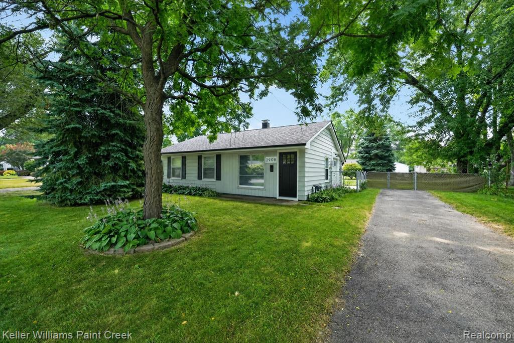 2908 Edna Jane Drive, Auburn Hills, MI 48326