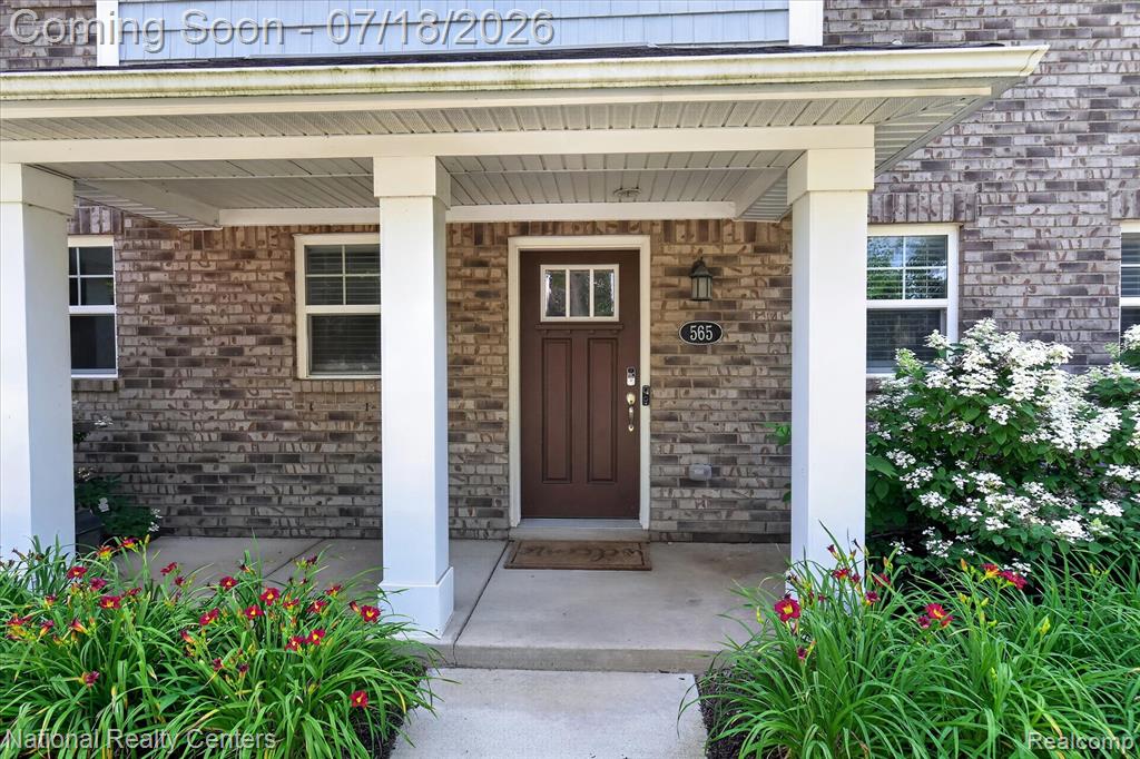 565 Jenny Way, Brighton, MI 48116 — Photo 2