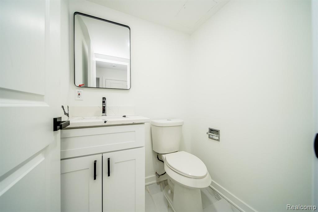 7359 SAINT AUBURN Drive, Bloomfield Hills, MI 48301 — Photo 37