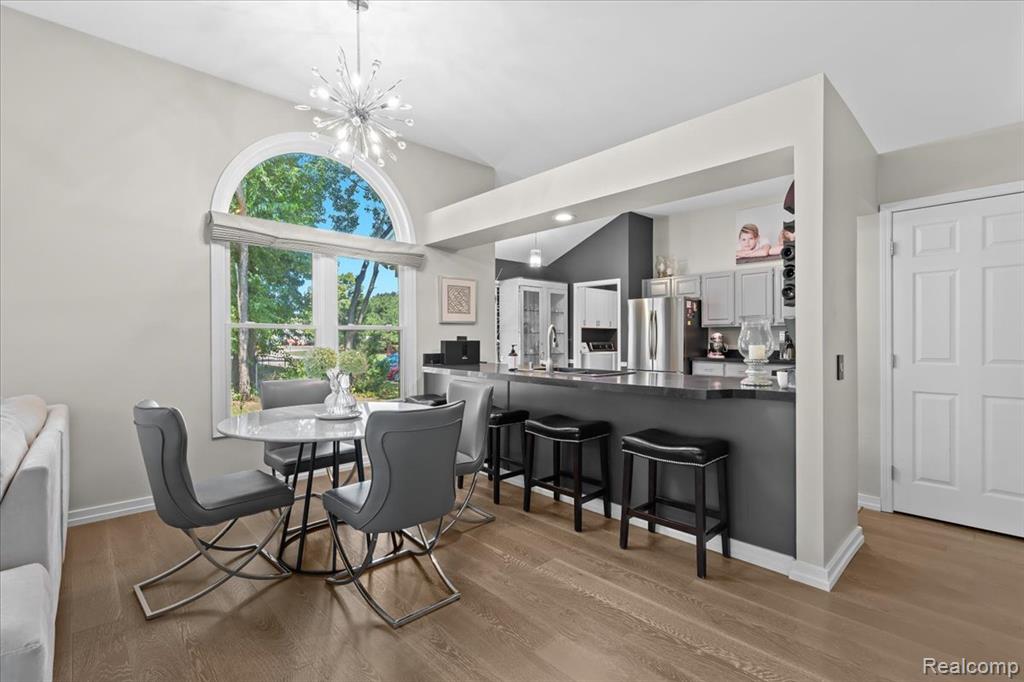 657 WOODSIDE Drive, Milford, MI 48381 — Photo 10