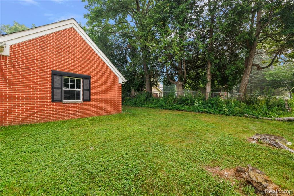 869 Central Drive, Lake Orion, MI 48362 — Photo 9
