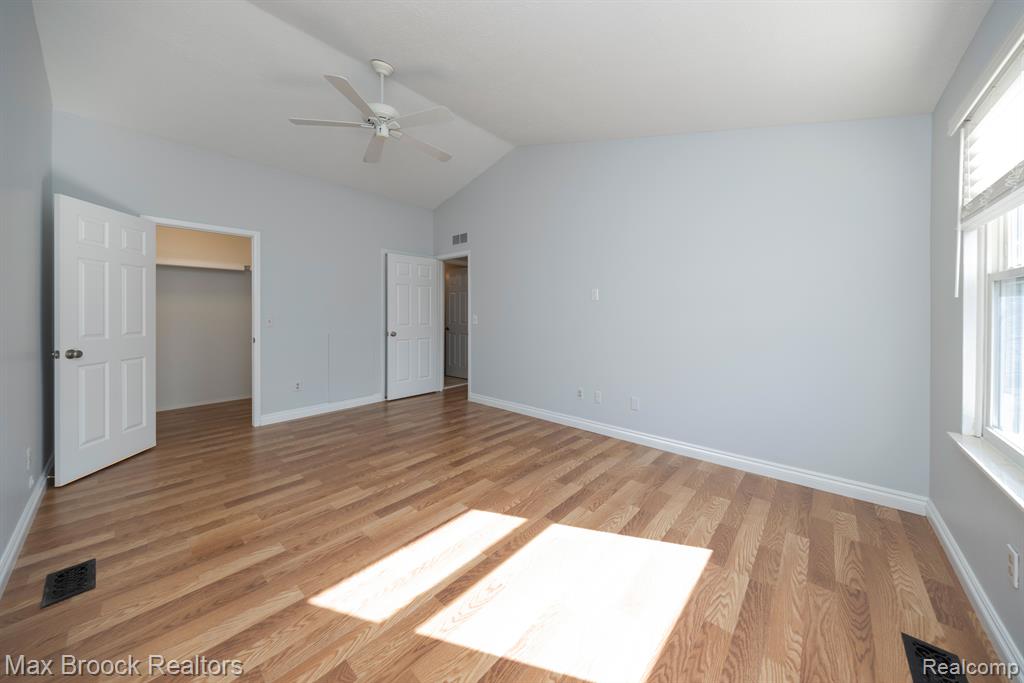 1556 MARINER Drive, Walled Lake, MI 48390 — Photo 33