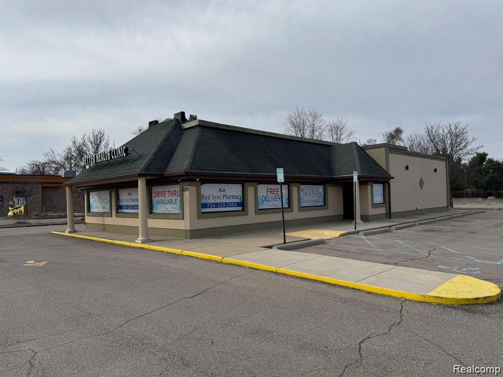 8275 N WAYNE Road, Westland, MI — front exterior