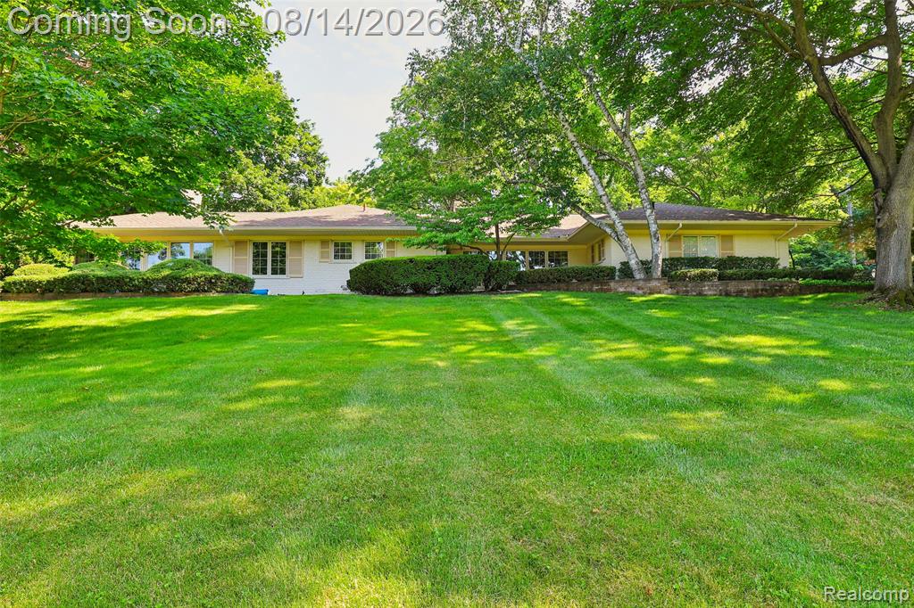 3821 Lakecrest Drive Drive, Bloomfield Hills, MI 48304