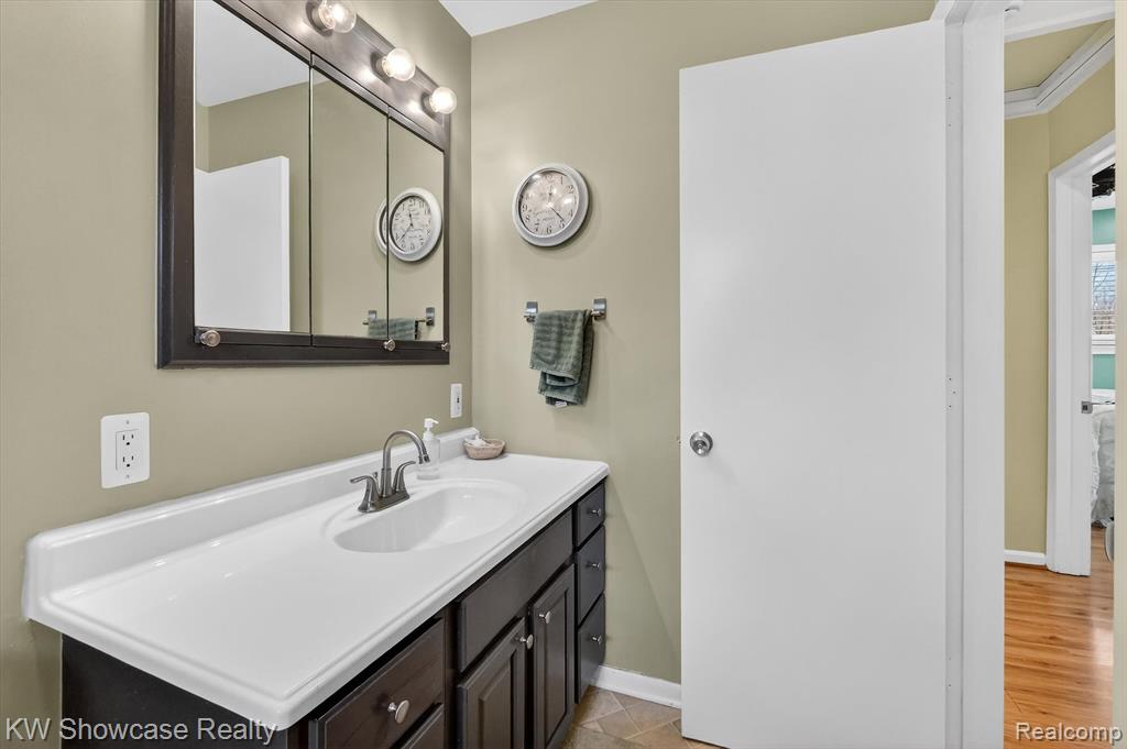 341 Rustic Circle, White Lake, MI — Photo 27