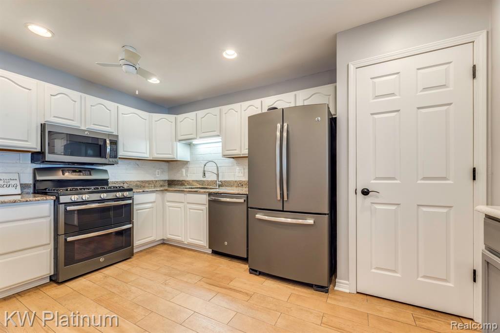 819 E Pointe, Port Huron, MI 48060 — Photo 8