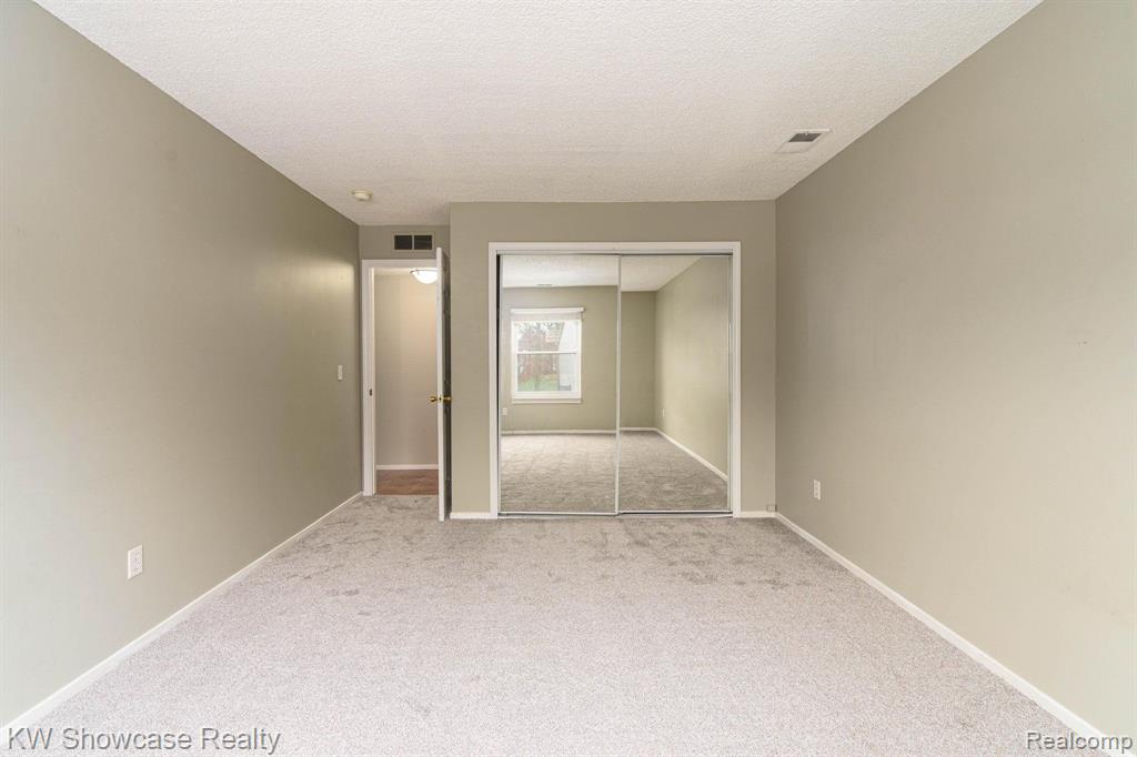 4980 OAK HILL Drive, 66, Waterford, MI 48329 — Photo 29