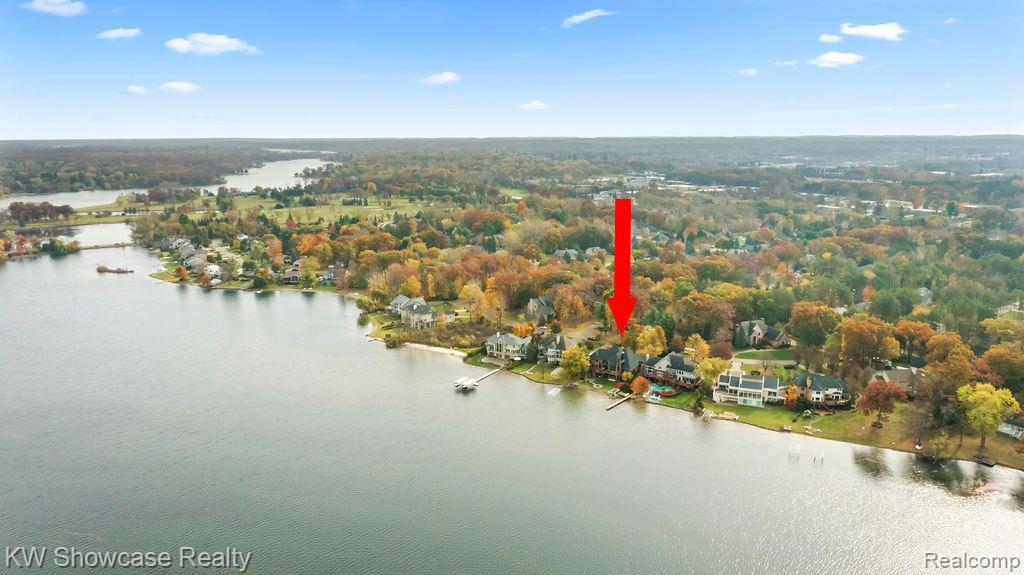 8579 PINE COVE Drive, Commerce Twp, MI 48382 — Photo 3