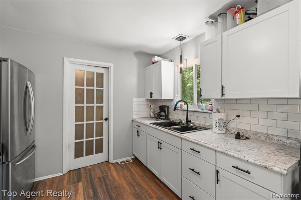 227 W Peterson Drive, Brighton, MI 48114 — Photo 9