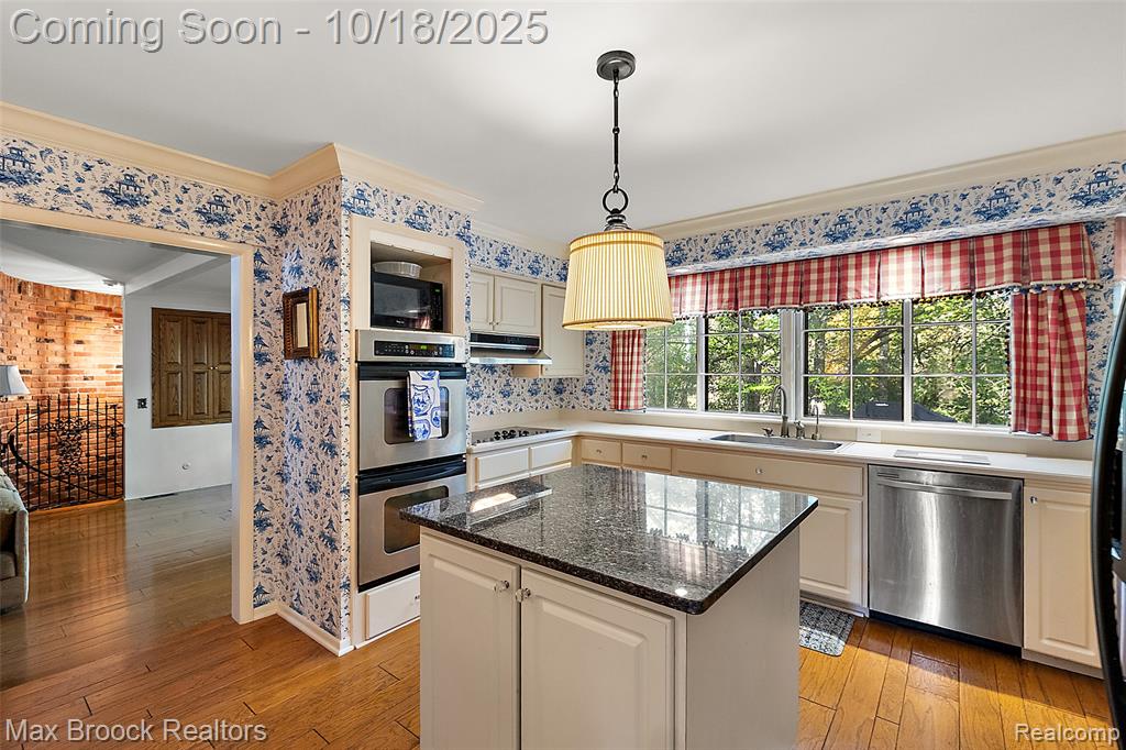 521 Kingsley Trail, Bloomfield Hills, MI 48304 — Photo 10