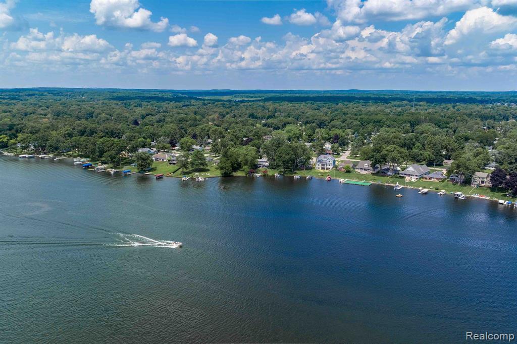 966 WOLVERINE Drive, Wolverine Lake, MI 48390 — Photo 27