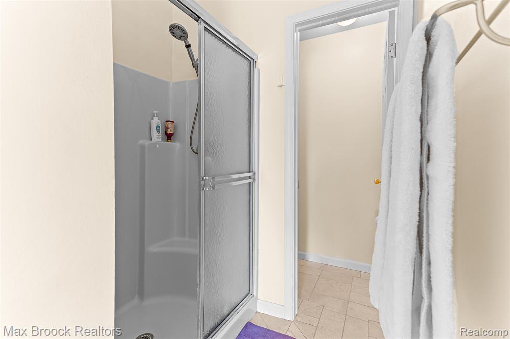 5492 Charrington Court, West Bloomfield, MI 48324 — Photo 31