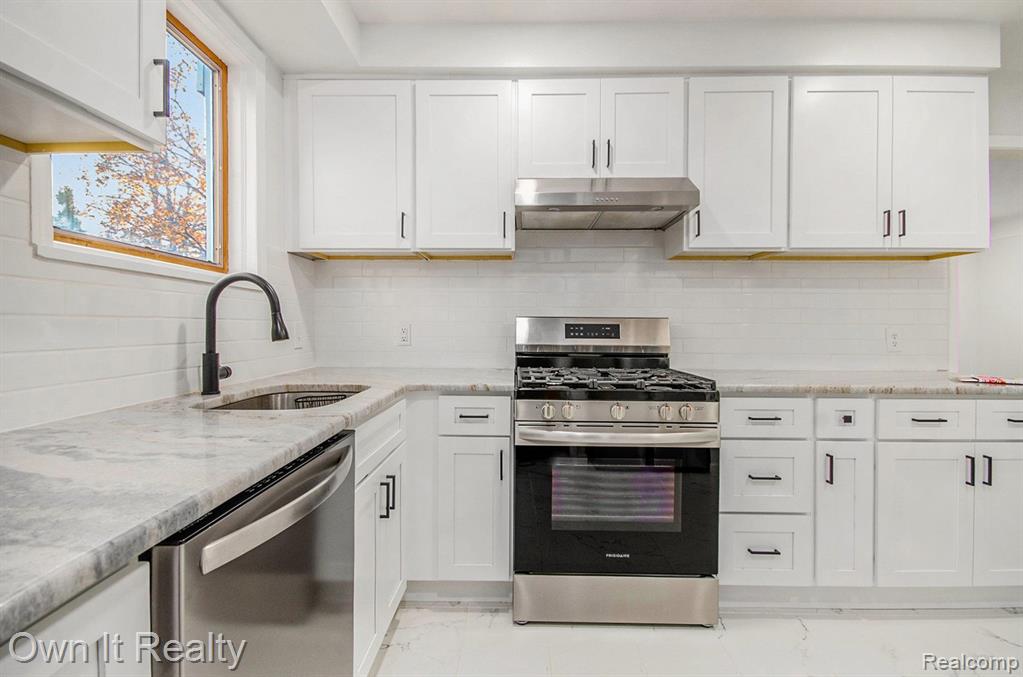 9715 STERLING Avenue, Allen Park, MI 48101 — Photo 11