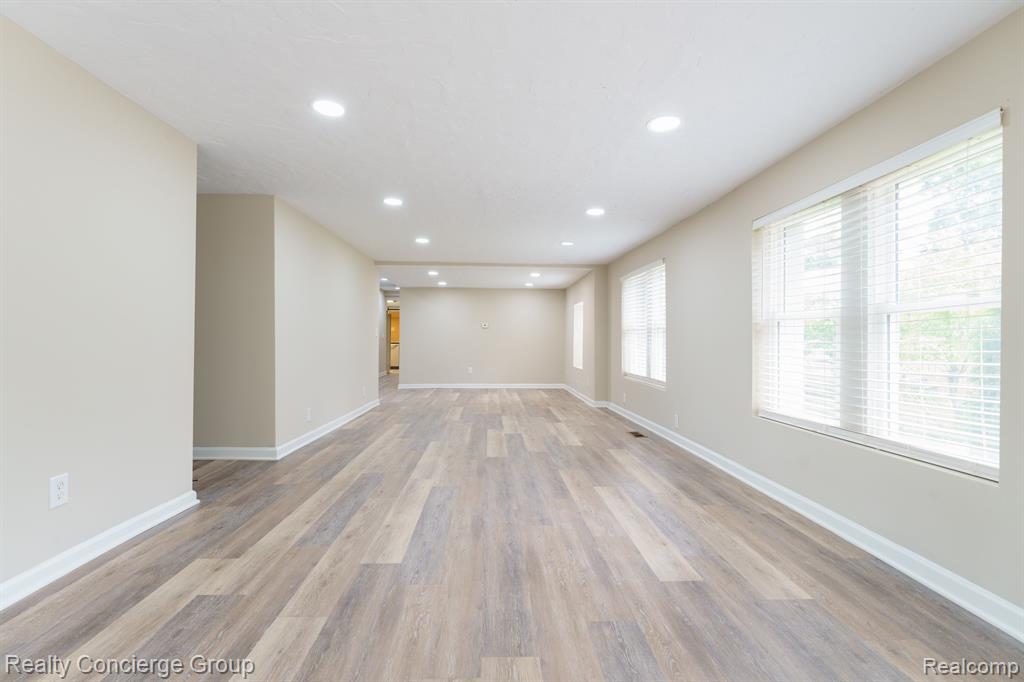 6340 ISLAND LAKE Drive, Brighton, MI 48116 — Photo 9