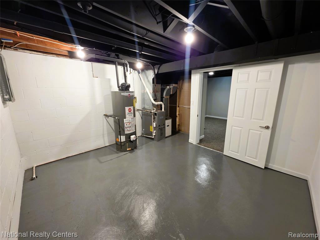 215 Almont Avenue, Almont, MI 48003 — Photo 30