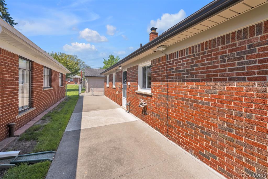 5725 Burger Street, Dearborn Heights, MI 48127 — Photo 23