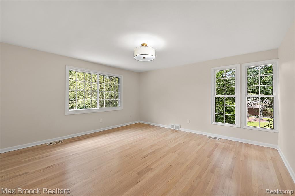 4525 Valleyview Drive, West Bloomfield, MI 48323 — Photo 23
