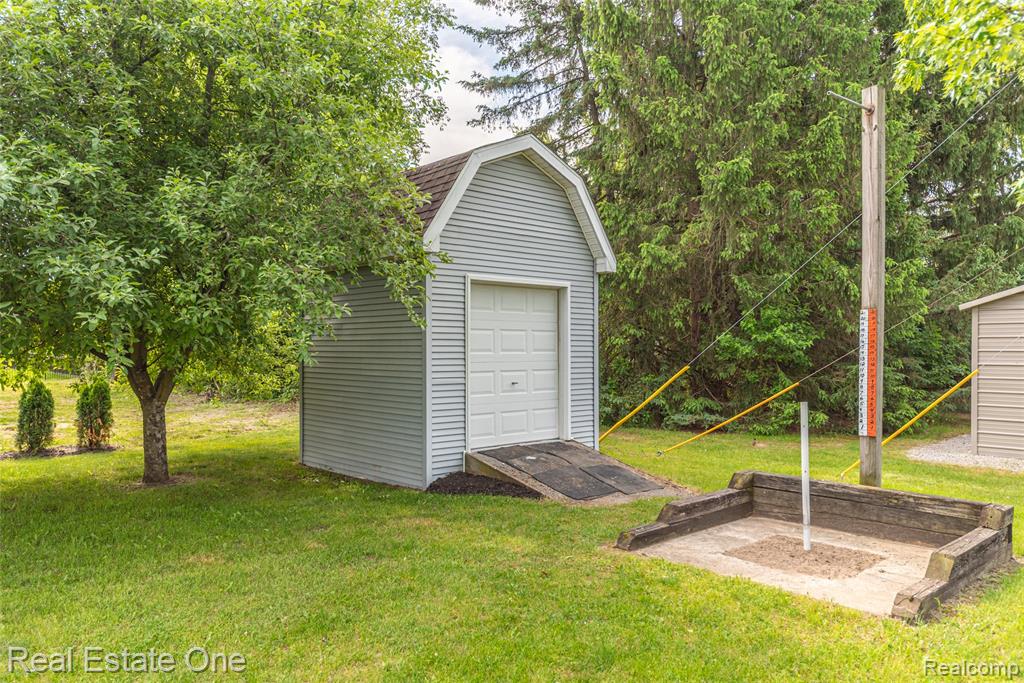 912 N Wixom Road, Wixom, MI 48393 — Photo 3