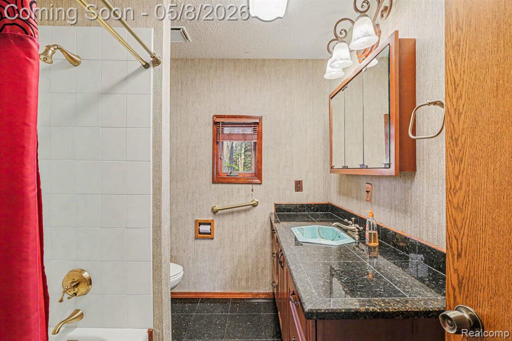 9277 Graytrax Road, Grand Blanc, MI 48439 — Photo 10