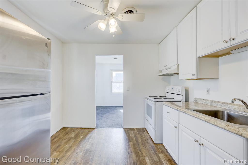 555 E Mahan Avenue, Hazel Park, MI 48030 — Photo 10