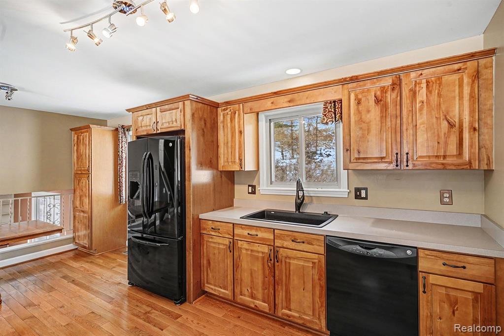 11299 Manchester Drive, Fenton, MI 48430 — Photo 4