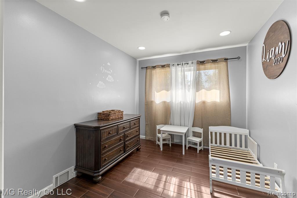 8671 Whitefield Street, Dearborn Heights, MI 48127 — Photo 12