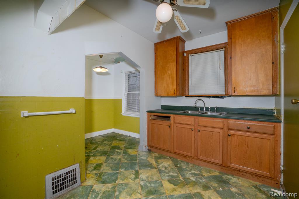 16176 TRACEY Street, Detroit, MI 48235 — Photo 15
