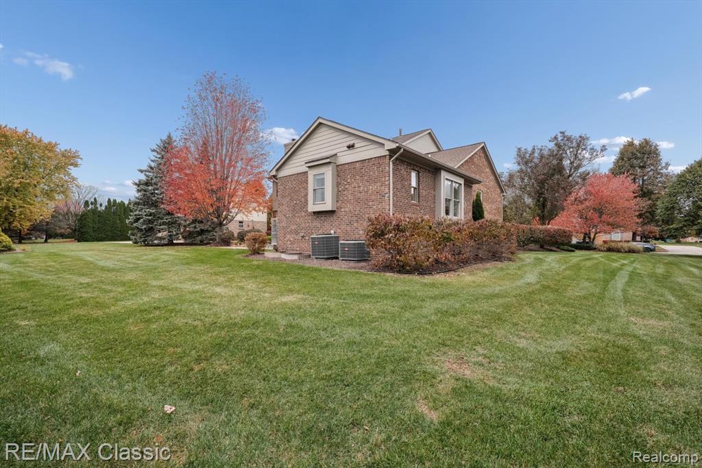 47595 Greenwich Drive, Novi, MI — Photo 52
