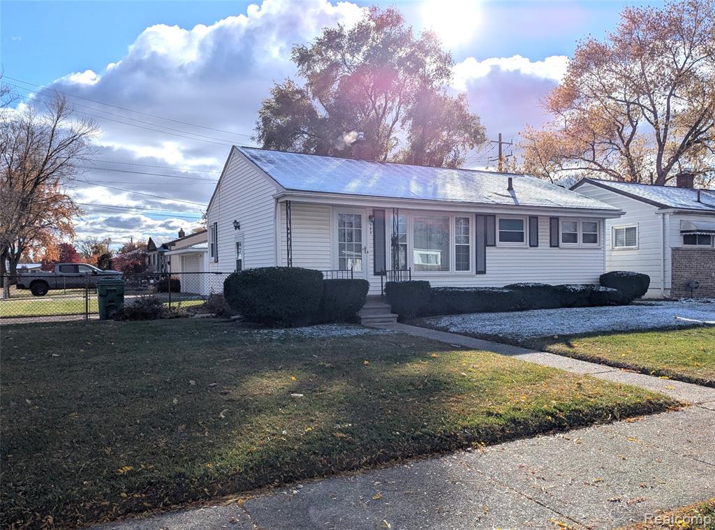 980 Radcliff Street, Garden City, MI — Photo 2