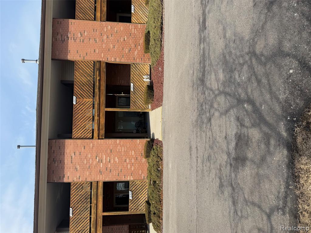 16525 WOODLANE, 138, Fraser, MI 48026 — Photo 3