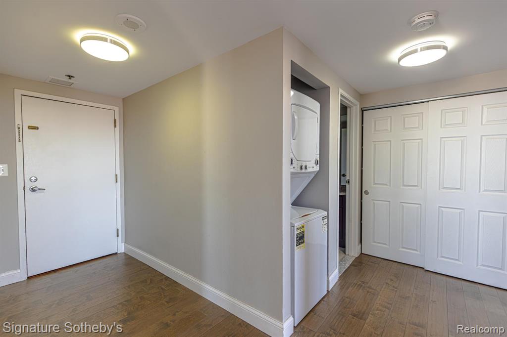 250 E Harbortown Drive, 703, Detroit, MI 48207 — Photo 30